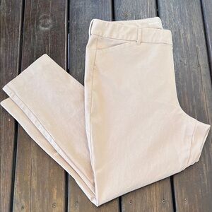 Old Navy Pixie Skinny
High-Rise
Secret Smooth Pockets